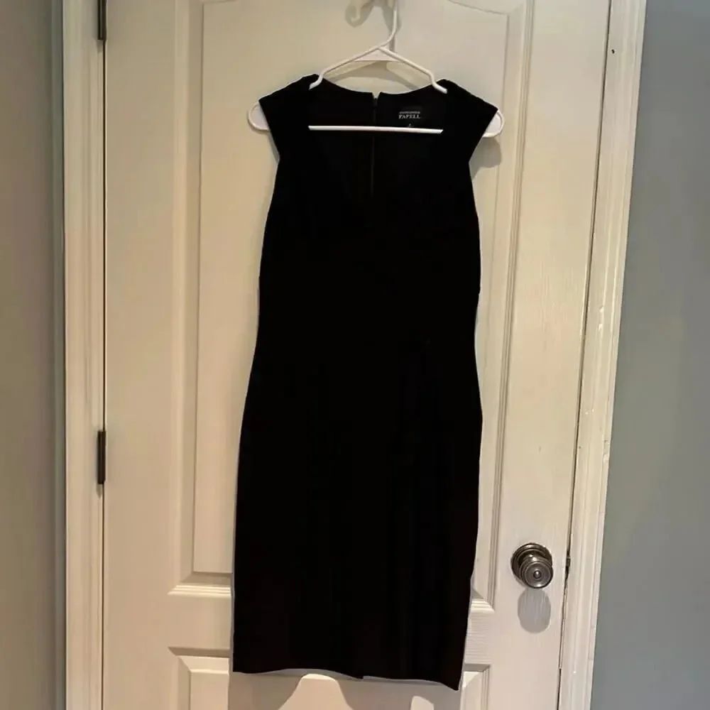 Adrianna Papell sleek black stretchy dress Size 6